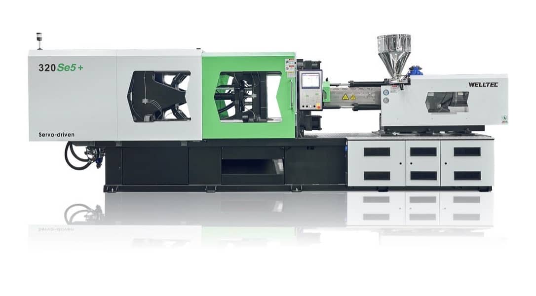Injection molding machine operator 0