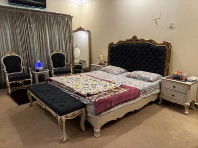 Bedroom furniture set