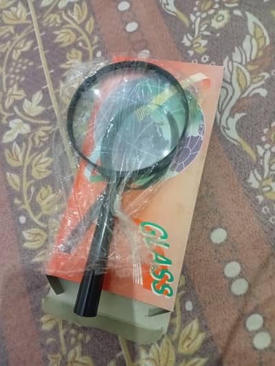 magnifine glass