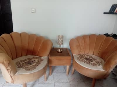 Selling coffee chairs With Table (Glass Top)