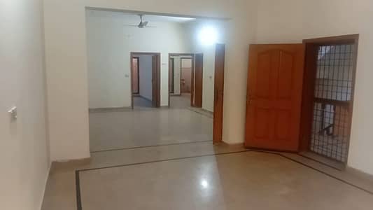 10 MARLA UPPER PORTION AVAILABLE FOR RENT IN JOHAR TOWN (BOR)