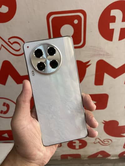 Camon 30 for sale condition 10/10 contact me on  WhatsApp 03080268799