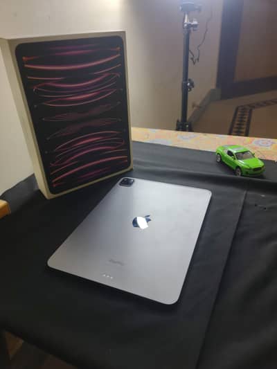 Ipad pro m2 256gb with box