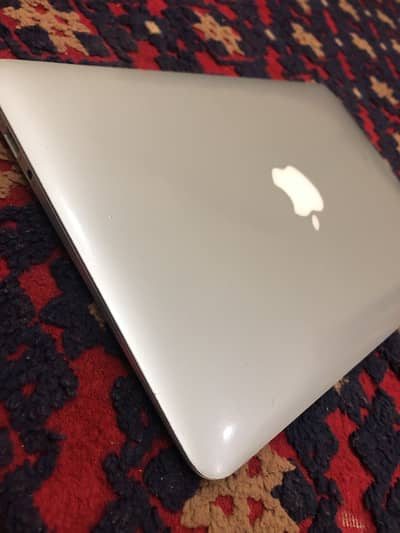 Apple MacBook Air 11-inch (Mid 2012)