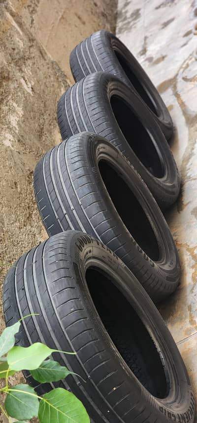 Goodyear efficient grip types 215/60/16