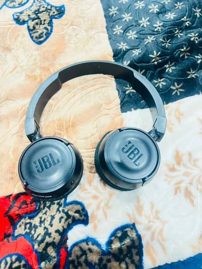 JBL T450BT Wireless Headphones.
