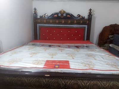 King Size Bed and dressing table only 6 months use Buy 2 year ago