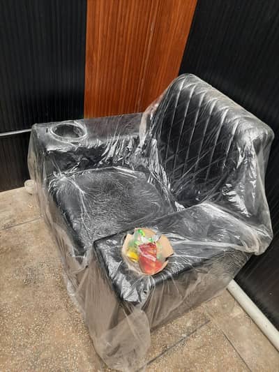 Meni Pedi 2 in 1 Brand New. Available free delivery in Lahore