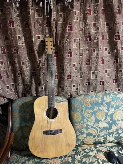 Acoustic Wooden Guitar – Good Condition – Clear Sound