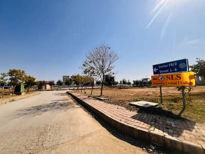 10 Marla Boulevard Corner Plot No 363-I Near To SLS School Available For Sale