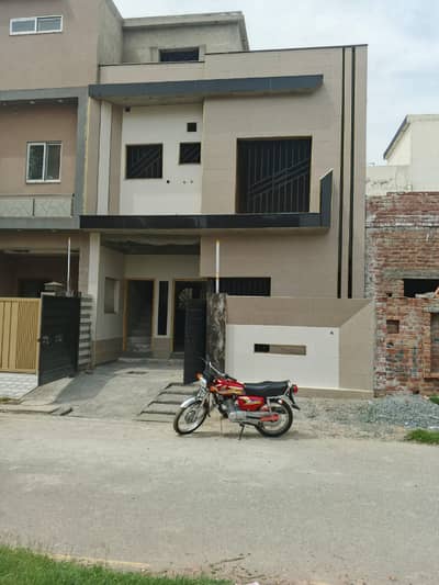 3 MARLA BRAND NEW MODERN DESIGN GREY STRUCTURE HOUSE MOST BEAUTIFUL PRIME LOCATION FOR SALE CONFIRMED OWNER BUILDER HOUSE IN NE LAHORE CITY PHASE 2