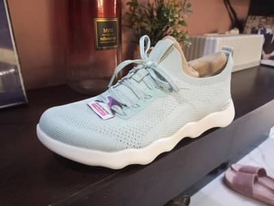 Brand New Original Skechers Massage Fit - W Size 7.5