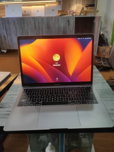 MacBook air 16gb RAM 256 SSD 13inch 2018