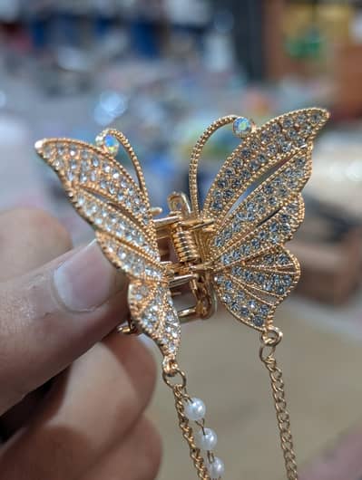 Luxury Silver Butterfly Hair Claw Clip with Pearl Tassels - Brand New