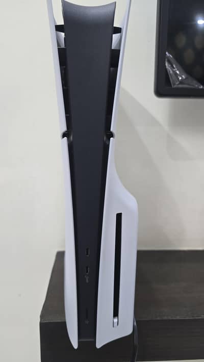 PS5 Disc Edition 1TB (Model 2116) – Like New + 2 Games