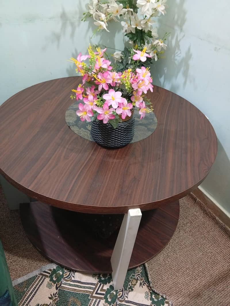 round coffee table 0