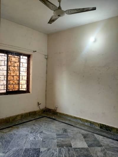 25*50 Upper portion Available For Rent in G-11