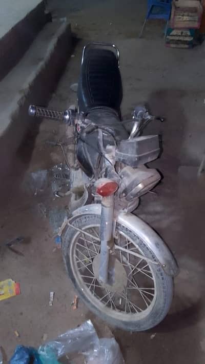 bike pic me dekhlo genuion halt me hai