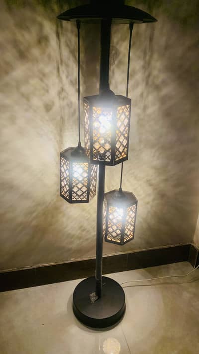 High quality floor lamp new untouched with wooden lamp covers