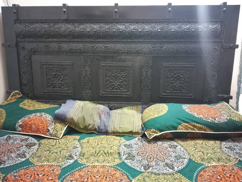 Large Metallic Bed 1