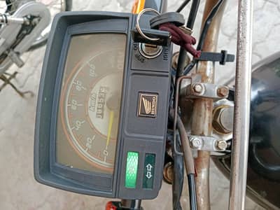 united 100 urgent for sale good condition all dacomints clear