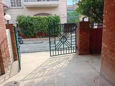 9 MARLA Red BRICK HOUSE Immaculate Coundition Bungalow For Sale Fort Villas