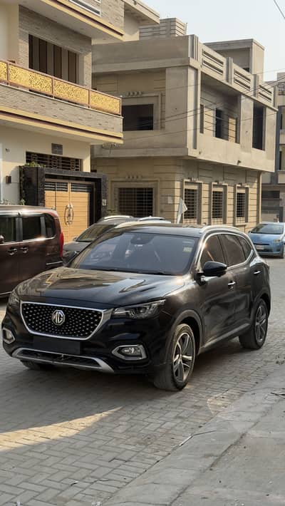 MG HS Trophy CBU imported variant