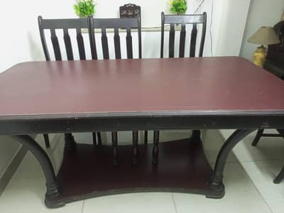 Dining table with 6 chairs in vip condition