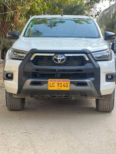 TOYOTA HILUX REVO 2023