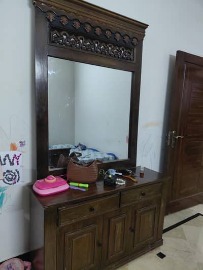 solid wood stylish and strong dressing table dresser