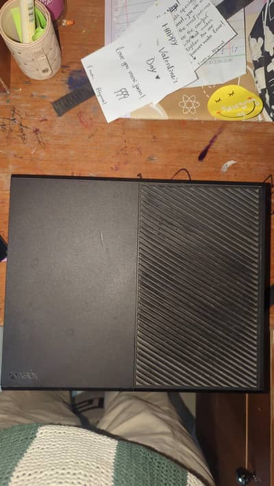 Xbox one 1tb used with 4 discord