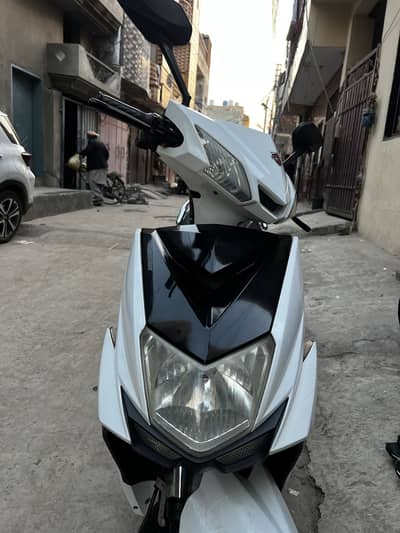 Lectrix three wheeler electric scooty