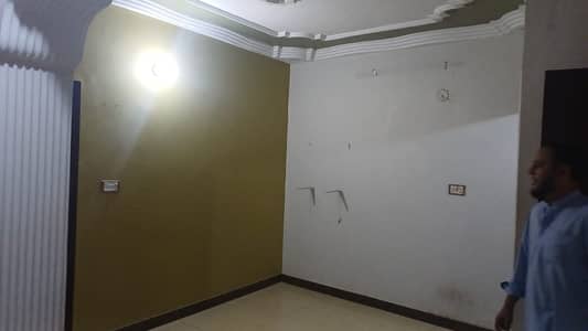 Hashim Arcade Gulshan Iqbal block 1 Flat For Sale 2 Bed DD 3rd Floor  VIP location bank loan Demand 1 Caror 5 Lac *Code(15994)*