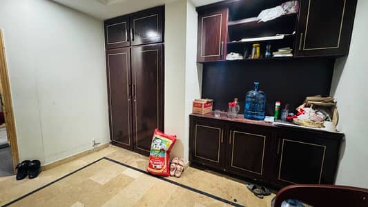 1 BED FLAT FOR SALE (Corner)
