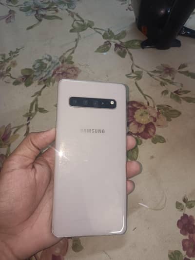 S 10 plus 5g 8/256  PCH Laga howa 1 sim chal rhai