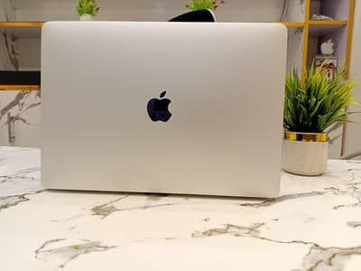Macbook Pro m1 2020 ,13 inches ,16 Gb RAm 512Gb Ssd battery 100%