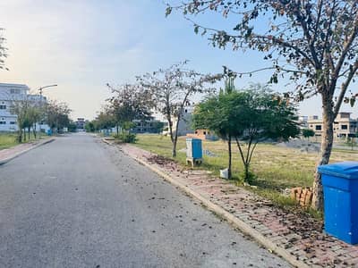 Corner 10 Marla Plot on 50 ft Road