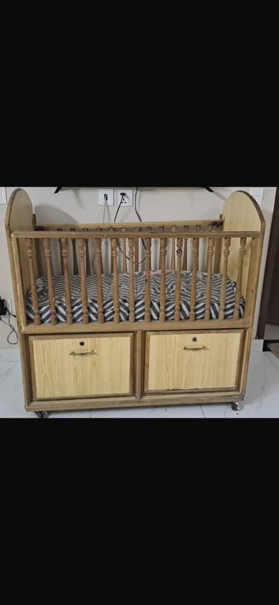 Boby cot solid wood