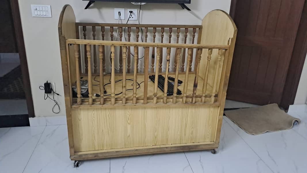 Boby cot solid wood 3
