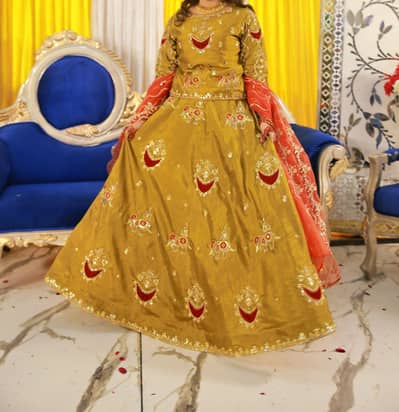 mehndi lehnga