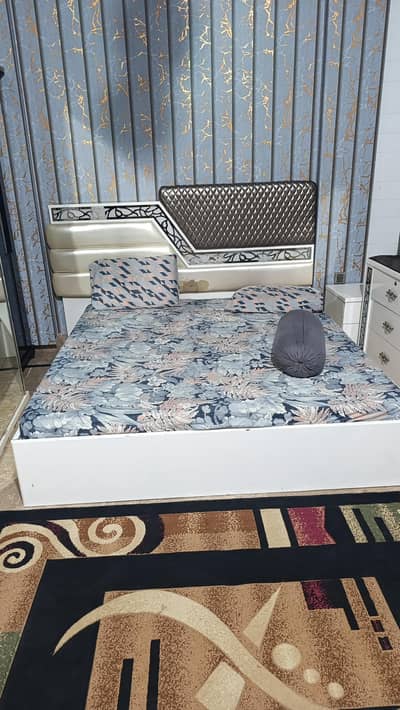 slightly used bed set with almari and dressing table