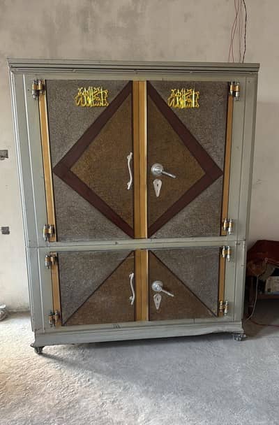 Metal safe cabinet