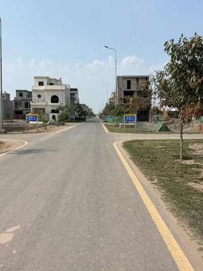 5 MARLA OVERSEAS BLOCK HOT LOCATION PLOT FOR SALE