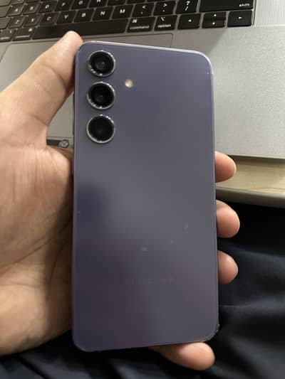 Samsung Galaxy S24  •  8gb 128gb