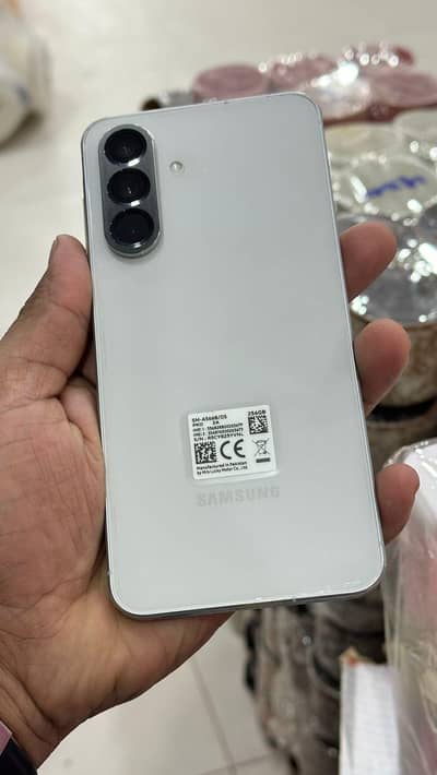 samsung a56.8GB. 256GB .