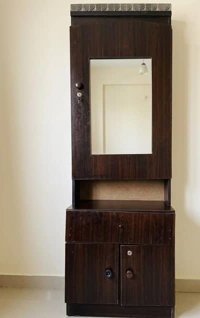 Dressing mirror / Dresser and Drawer / Dressing Table