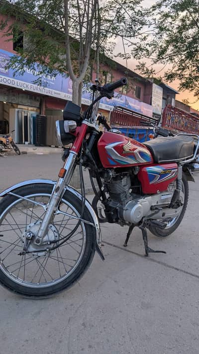 Urgent sale honda cg125 red colour 2022 model