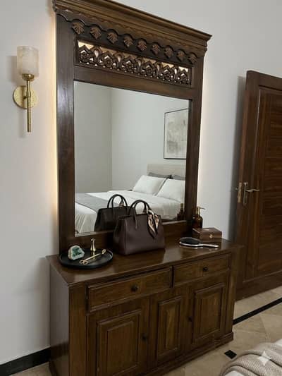 solid wood stylish and strong dressing table dresser