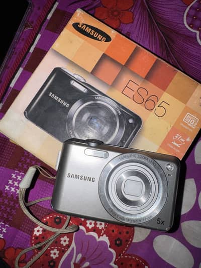 Samsung ES65 Digital Camera with box