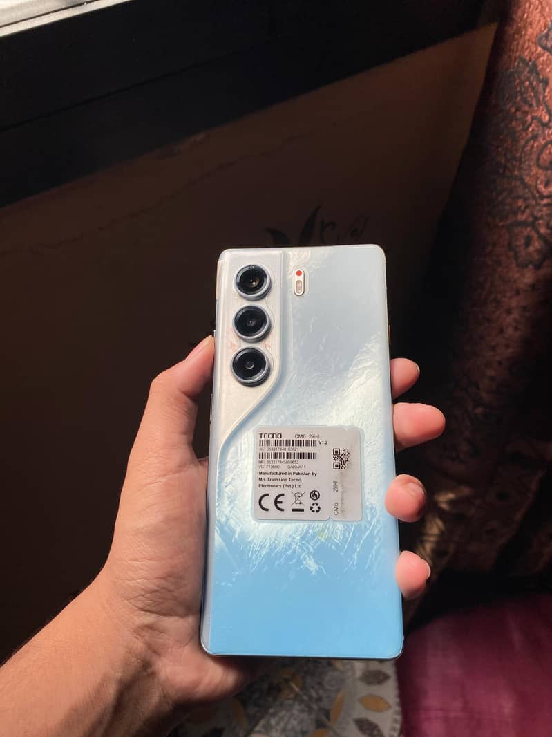 TECNO CAMON 40 PRO 0